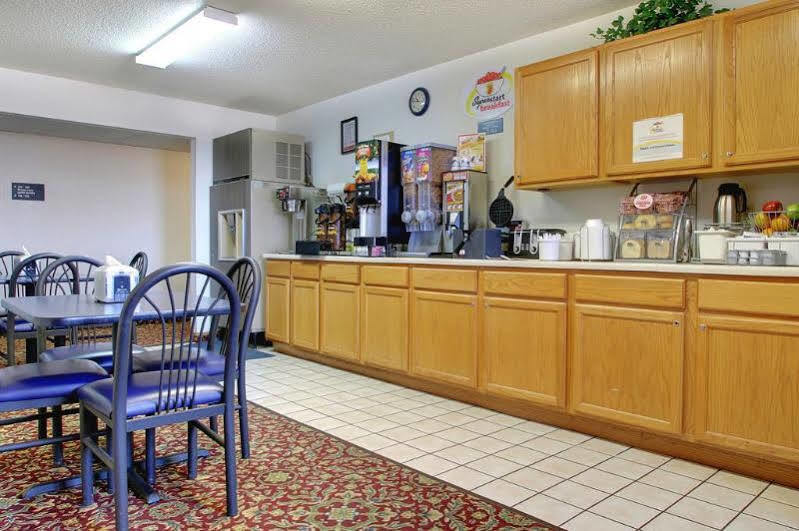 Country Club Inn & Suites Kirksville Bagian luar foto